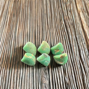 Crisoprasa Natural Pulida con Llama, Piedra Curativa, Cristal Decorativo de Alta Calidad al por Mayor - Product Image 3