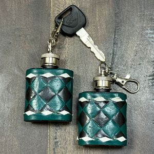Mini Tooled Checkered Leather Wine Holder Hip Flasks Luxury Customized Promotional Gift Keychain 1oz Flask for Office Party - Product Image 5