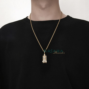 Pendentif Navette Spatiale en Argent 925 Plaqué Or 18K avec Diamant de Laboratoire Rond, Style Hip-Hop Unisexe, Idéal pour le Quotidien - Product Image 1