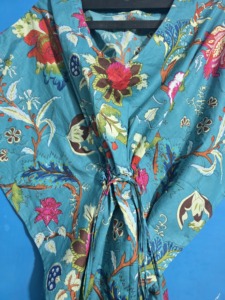 Vestido Kaftán Largo de Algodón Orgánico Indio Hecho a Mano para Mujer, con Cuello en V, Ligero, con Estampado Floral y Fruncido, Ideal para Invierno o Playa - Product Image 4