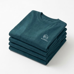 T-shirt homme en tissu léger, coupe ample avec épaules larges et ajustement régulier pour un style urbain quotidien - Product Image 6
