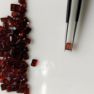 Granat rouge naturel 4x3MM taille octogonale, pierre précieuse de qualité supérieure pour la fabrication de bijoux - Product Image 3