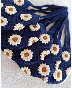 Bolso tote de ganchillo hecho a mano con cuadrados granny y correas largas para el hombro - Product Image 5
