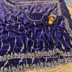 Sari de seda espacial de doble tono vibrante con trabajo tradicional de Zari Mango y blusa de diseñador completamente cosida para un glamour festivo - Product Image 5