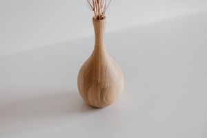 Jarrón de madera natural hecho a mano, liso y pulido, de madera maciza para decoración del hogar y cafeterías. - Product Image 4