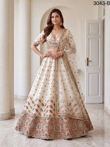 Lehenga Choli de Seda Slub Premium para Novia con Bordado Gotta Patti Dori Zari, Trabajo de Espejo Real y Dupatta de Malla Suave para Boda - Product Image 2