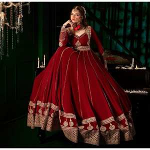 Conjunto de mujer de diseñador con vestido bordado y patrón de trabajo de secuencia Dupatta - Product Image 2