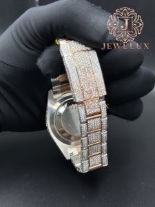 Montre de luxe pour homme en acier inoxydable personnalisée OEM, style hip-hop, avec moissanite, disponible à prix abordable depuis l'Inde - Product Image 2