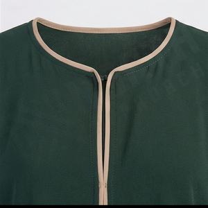 ชุดอาบายะคอวีผ้าโพลีเอสเตอร์น้ำหนักเบาสีตามสั่งสำหรับผู้หญิง สไตล์ลำลอง ชุดฮิญาบมุสลิม บริการ OEM เสื้อผ้าอิสลามแบบเรียบร้อย - Product Image 4