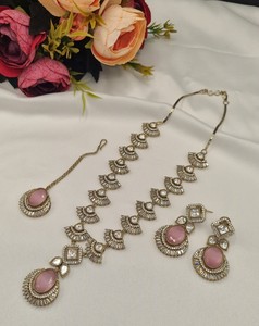ชุดสร้อยคอทองโบราณประดับเพทายสีเขียวมรกต Ping Bling พร้อมต่างหูเข้าชุดและมงกุฎติดผมแบบ Kundan เครื่องประดับเจ้าสาวสุดหรู - Product Image 1