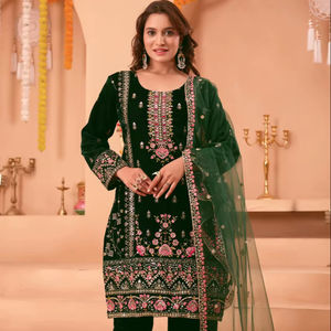 Ensemble de robe en velours élégant avec broderie lourde, spécial mariage et Eid, édition britannique - Product Image 1