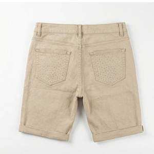 Fabricante de Shorts de Mezclilla con Pedrería OEM, Desarrollo de Paquete Completo, Servicios de Marca Privada y Venta al Por Mayor - Product Image 3