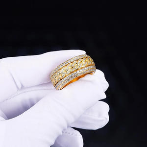 Anillo unisex personalizable de plata de ley 925 chapado en oro blanco y amarillo con diamantes de corte redondo y diseño cubano giratorio, estilo hip hop. - Product Image 1