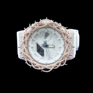 นาฬิกาดิจิตอลสีขาวสุดหรูสไตล์ฮิปฮอป พร้อมกรอบหน้าปัดสีโรสโกลด์ประดับเพชรระยิบระยับ ดีไซน์ทันสมัยสำหรับแฟชั่นสุดโดดเด่น - Product Image 1