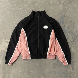 ชุดเซ็ตเสื้อฮู้ดดี้และกางเกงขาสั้นผ้าไนลอนยับแบบสั่งทำพิเศษ พร้อมโลโก้สตรีทแวร์แบบกำหนดเองสำหรับผู้ชาย - Product Image 4