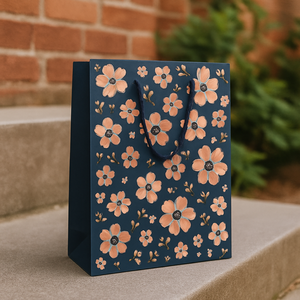 Sac cadeau en papier de luxe imprimé sur mesure avec poignées, design floral, sac de shopping recyclable pour boutique, cadeau ou emballage de détail - Product Image 3