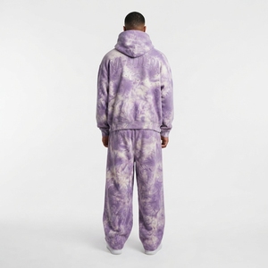 Ensemble survêtement streetwear deux pièces pour homme, violet tie-dye, avec sweat à capuche zippé et pantalon large à détails cloutés - Product Image 4
