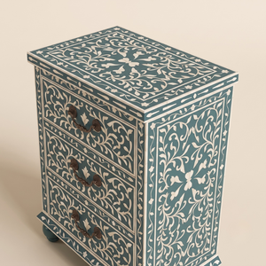 Mesita de Noche Premium con Incrustaciones de Hueso en Verde Azulado, con 3 Cajones, Gabinete de Almacenamiento Floral Hecho a Mano con Diseño Moderno - Product Image 3