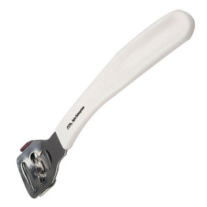 Cortaúñas y Removedor de Callos de Acero Inoxidable de Alta Calidad, Afeitadora Manual Apto Enterprises para Uso Doméstico - Product Image 2