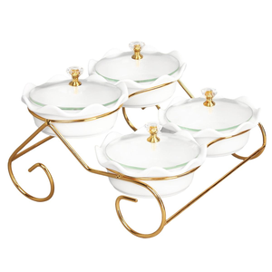 Juego de cuatro recipientes redondos de cerámica para servir bocadillos sobre un soporte metálico escalonado con adornos dorados, disponible a precios de mayorista. - Product Image 1