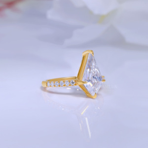 Anillo de compromiso de moissanita con corte cometa, engaste de oro de 10K con banda de diamantes, joyería clásica para mujer - Product Image 2