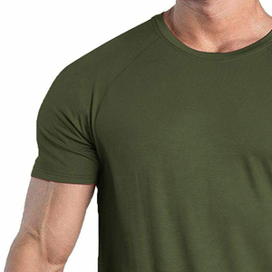 T-shirt de sport pour homme, coupe ajustée, col rond, respirant, en spandex/polyester, avec logo thermocollé sur le devant, séchage rapide et écologique - Product Image 2