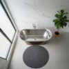 Baignoire ovale autoportante élégante en cuivre poli personnalisable, baignoire de luxe bicolore avec intérieur argenté et base ornée - Product Image 5