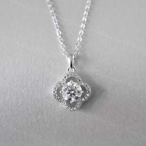 จี้เงินแท้รูปโคลเวอร์สี่แฉกประดับมอสซาไนต์ทรงกลม ดีไซน์น่ารักสำหรับผู้หญิง - Product Image 5