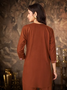 Nueva colección de vestidos casuales Kurti con pantalón para fiesta, disponibles a precios asequibles desde India. - Product Image 6