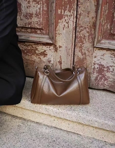 Sac à main et bandoulière décontracté en cuir véritable de haute qualité pour femme avec fermeture éclair et ouverture facile - Product Image 2