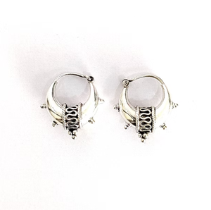 Boucles d'oreilles créoles en argent sterling 925 de style traditionnel au design unique - Cadeau tendance pour mariages et fêtes - Product Image 3