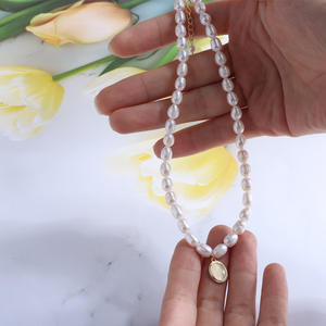 Collar de Perlas de Agua Dulce Retro para Mujer, Gargantilla con Colgante de Piedra Ojo de Gato de Alta Gama Estilo Coreano Dongdaemun - Product Image 3