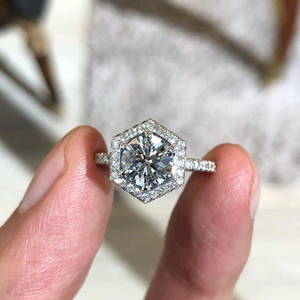 Bague de fiançailles et de mariage classique de luxe en or 14 carats avec diamant rond de 2 carats cultivé en laboratoire, certifié IGI, sertissage invisible, pour les fêtes - Product Image 1