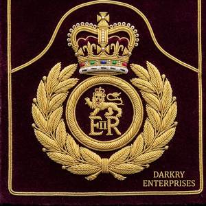 Emblema de corona de fieltro burdeos personalizado con parche de alambre de lingotes de oro hecho a mano, insignia de uniforme profesional personalizada, escudo institucional a granel - Product Image 1