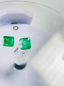 Par de Esmeraldas Naturales de Zambia, Corte Octogonal, 2.90 Quilates, Certificado IGI, Color Verde Premium, Excelente Brillo, Calidad Fina, 5-10 mm, Piedra Preciosa - Product Image 1