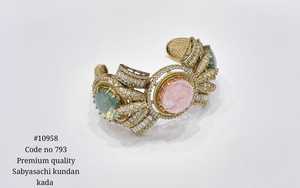 กำไลข้อมือพรีเมียม 10958 ประดับเพชรคิวบิกเซอร์โคเนียแบบเปิด ดีไซน์เมห์นดี ชุบเคลือบเงา เหมาะสำหรับผู้หญิง สวมใส่ในงานแต่งงานและงานปาร์ตี้ - Product Image 6