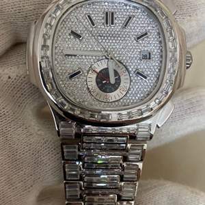 Reloj de Moissanita Personalizado de Alta Calidad con Incrustaciones de Diamantes VVS, Estilo Hip Hop, Regalo para Hombre - Product Image 1