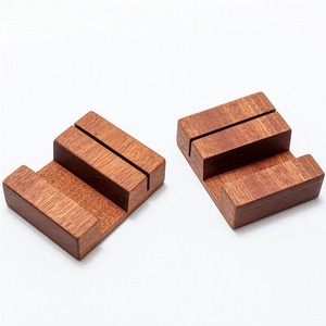 Soporte de Madera Premium para Tablas de Cortar con Múltiples Ranuras y Base Gruesa, Organizador Moderno para Encimeras de Cocina, NUEVO - Product Image 3
