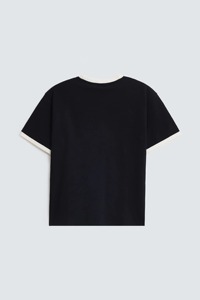เสื้อยืดโอเวอร์ไซส์สีดำสำหรับผู้ชาย แขนสั้น คอกลม แต่งขอบตัดกัน ผ้าฝ้ายเจอร์ซีย์ 100% เป็นมิตรกับสิ่งแวดล้อม ป้องกันรอยยับ น้ำหนัก 240 กรัม สไตล์มินิมอล - Product Image 6