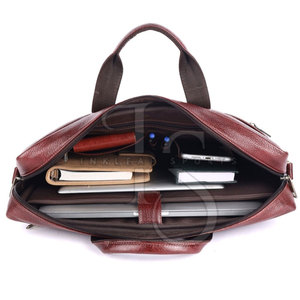 Sac pour ordinateur portable en cuir véritable, durable, léger et décontracté, avec un design moderne pour une utilisation en extérieur - Product Image 3