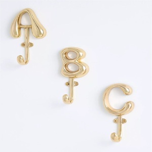 Crochets muraux en or faits à la main en forme d'alphabet A B C, patères modernes en métal pour portes ou murs, lot de 3 - Product Image 1