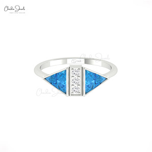 Anillo de Compromiso de Oro Fino de 14K de Alta Calidad con Diamantes y Topacio Azul Suizo de Corte Triangular de 6mm, Regalo Romántico para Novia - Product Image 2