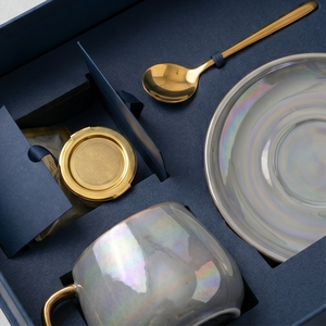 Boîte en papier de luxe confectionnée avec des matériaux de première qualité et une structure rigide, idéale pour l'emballage haut de gamme et la présentation élégante des produits. - Product Image 6