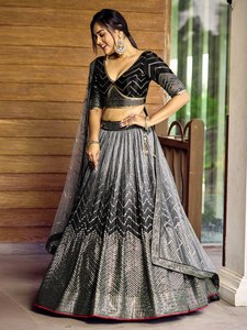 Ensemble Lehenga gris à sequins, style Banarasi, robe de soirée avec dupatta en tulle et chemisier à lacets pour mariage Sangeet - Product Image 6