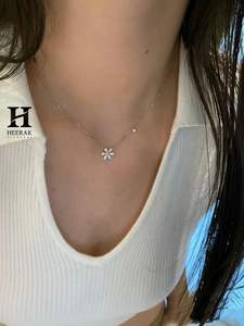 Collar con colgante de flor de diamante cultivado en laboratorio personalizado, gargantilla floral delicada de oro, collar de margarita con diamante certificado VVS, venta al por mayor - Product Image 5