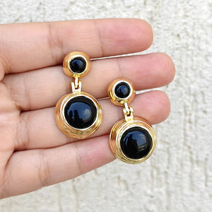 ต่างหูแบบห้อยทรงกลมประดับพลอยออนิกซ์สีดำคุณภาพพรีเมียม เรียบหรู ตัวเรือนทองเหลืองชุบทอง 18k ประดับพลอยสองเม็ด เครื่องประดับแฟชั่น - Product Image 4