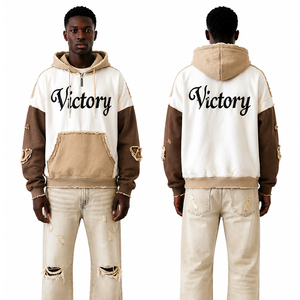 Sweat à capuche déchiré patchwork pour homme, coupe oversize, style streetwear, beige et marron, imprimé Victory, pull décontracté et tendance - Product Image 1