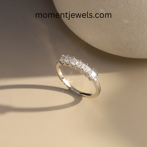 Bague de mariage minimaliste avec pierres taillées carrées, argent 925, finition or, bijoux fins pour femmes, bijoux élégants pour femmes - Product Image 2