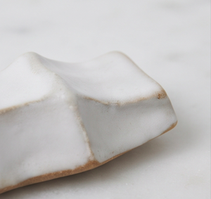 Reposacucharas de cerámica con esmalte de mármol, borde ondulado, forma irregular, para decoración de la mesa de comedor de la cocina. - Product Image 2