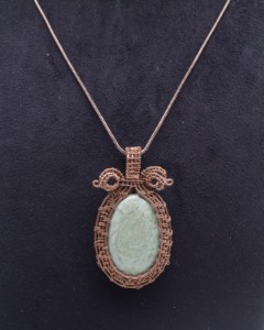 Collier en agate naturelle avec pendentif enroulé de fil de cuivre |   Collier artisanal bohème en pierres précieuses - Product Image 4